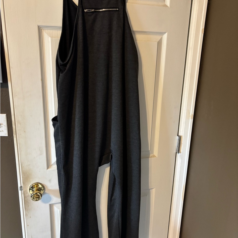 Chic Gray Sleeveless Jumpsuit with Full-Length Pants
